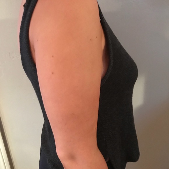 A&F edgy graphic tank top - Picture 2 of 3